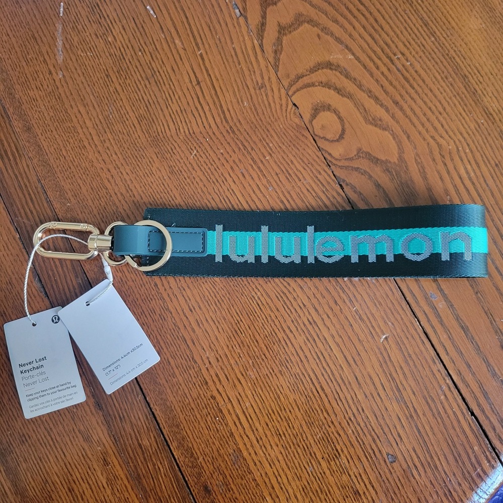 Lululemon Never Lost Keychain Wordmark Legacy Green/Cascadia Green NWT